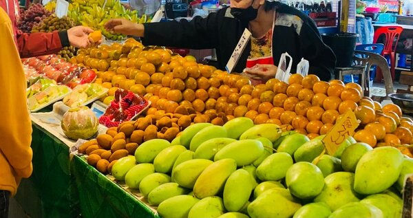 ตลาดไทยศิริ อุดรธานี ร้านผลไม้