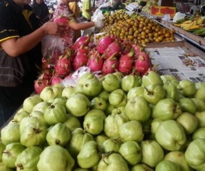 ตลาดเช้ากระบี่ ตลาดสดเทศบาลเมืองกระบี่ (ตลาดสดมหาราช) ใกล้ถนนคนเดินกระบี่
