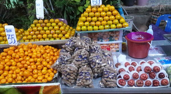 ตลาดสด ผลไม้ ตลาดสดนครพนม ร้านผลไม้