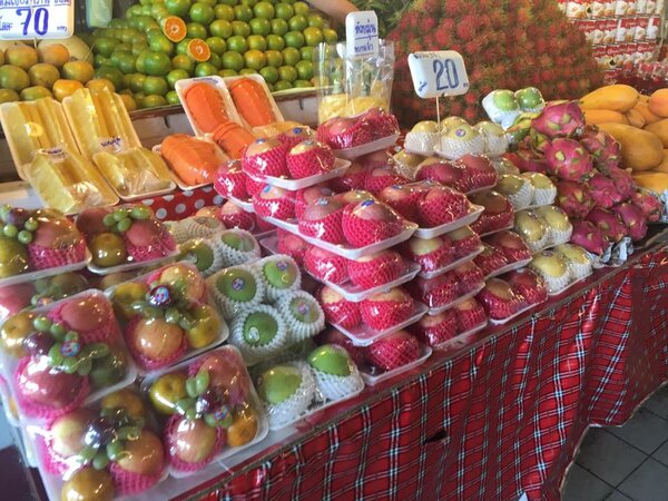 ตลาดเมืองพิษณุโลก ตลาดพิษณุโลกร่วมใจ ร้านผลไม้