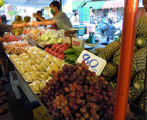 ตลาดสดเทศบาล 3 ศรีสะเกษ ตลาดสดศรีสะเกษ ร้านผลไม้