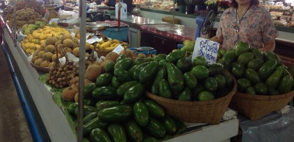 ตลาดสดแม่เหียะ เชียงใหม่ ร้านผลไม้