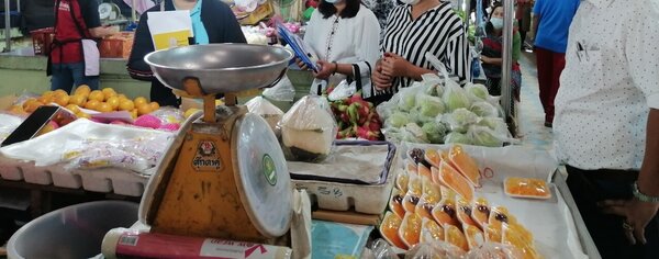 ตลาดเช้าเมืองตราด ตลาดสดเทศบาลตำบลบ่อพลอย ร้านผลไม้