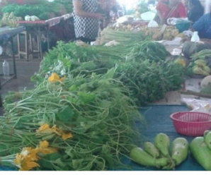 ตลาดสดสกลนคร ตลาดสดเทศบาล 1 อยู่ใกล้โรงเรียนบ้านอากาศ