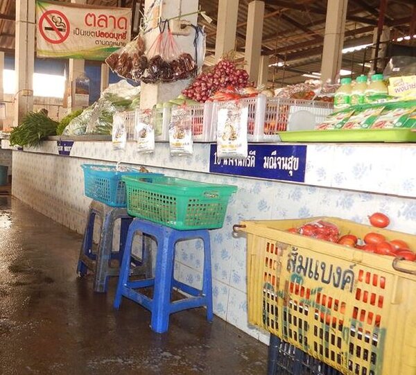 ตลาดสดเทศบาลตำบลบ้านเหล่า ตลาดเช้าเชียงราย ร้านผัก