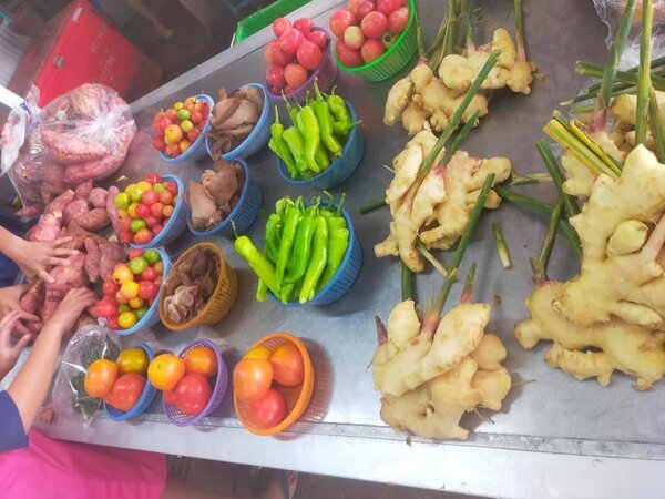 ร้านขายผักพื้นบ้าน ตลาดนาด้วง ร้านผัก