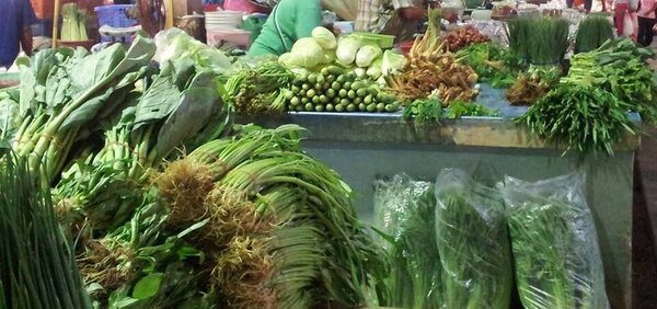 ตลาดเทศบาลตำบลชุมพวง ร้านผัก