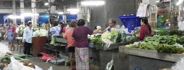 ตลาดเทศบาลตำบลลูกแก ตลาดสดกาญจนบุรี ร้านผัก