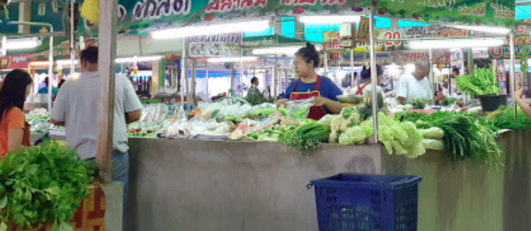 ตลาดขามทะเลสอ ตลาดเทศบาลตำบลขามทะเลสอ ร้านผัก