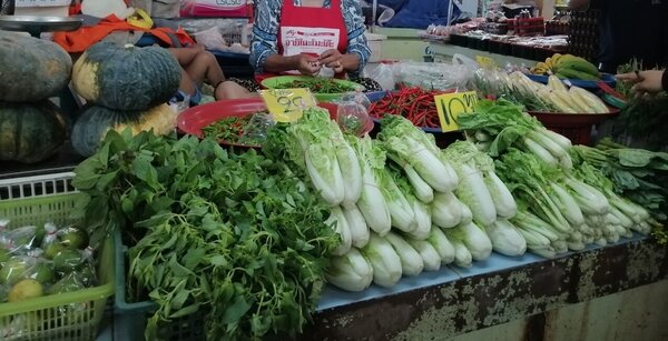 ตลาดสดเทศบาลตำบลบ่อพลอย ตลาดสดเมืองตราด ร้านผัก