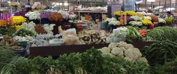 ตลาดสายหยุด แม่ฮ่องสอน ร้านผัก ดอกไม้
