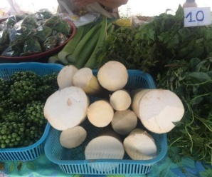 ตลาดสดเชียงใหม่ ตลาดรวมโชค (กาดรวมโชค) อยู่ติดกับแยกรวมโชค เชียงใหม่