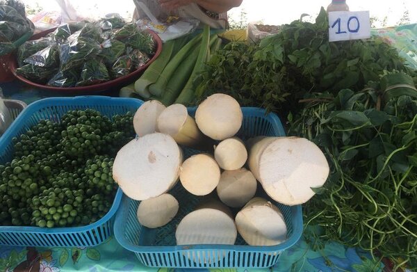 ตลาดรวมโชค ร้านผักพื้นบ้าน