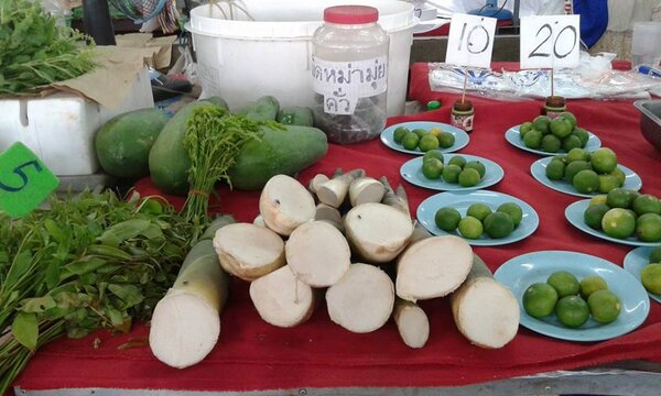 ตลาดเย็นพิษณุโลก ตลาดสดเทศบาลตำบลหัวรอ ร้านผักพื้นบ้าน