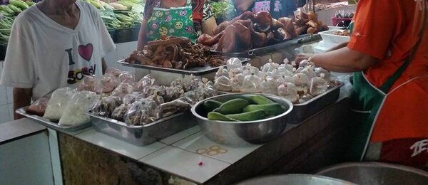 ตลาดขายของสด ร้านพะโล้
