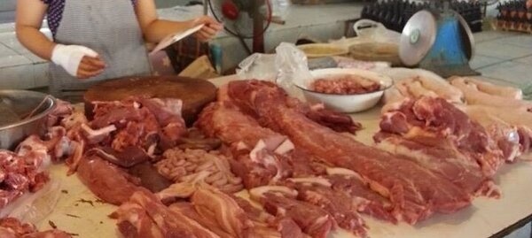 ตลาดขายของสด ตลาดสดเทศบาลตำบลบึงบูรพ์ ร้านหมูสด