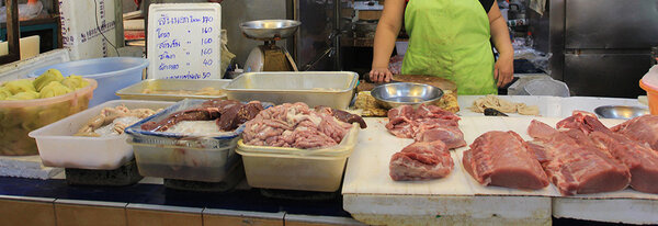 ตลาดสดอ่อนนุช ร้านหมูสด