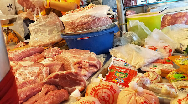 ตลาดสดเทศบาลเมืองสุโขทัย ร้านหมูสด
