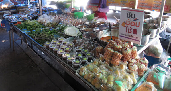 ตลาดสดแม่กลอง ตลาดสดเทศบาลเมืองสมุทรสงคราม (ตลาดแม่กลอง) ร้านอาหารปรุงสุก