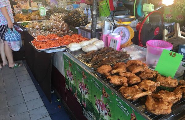 ตลาดเมืองพิษณุโลก ตลาดพิษณุโลกร่วมใจ ร้านอาหารปรุงสุก