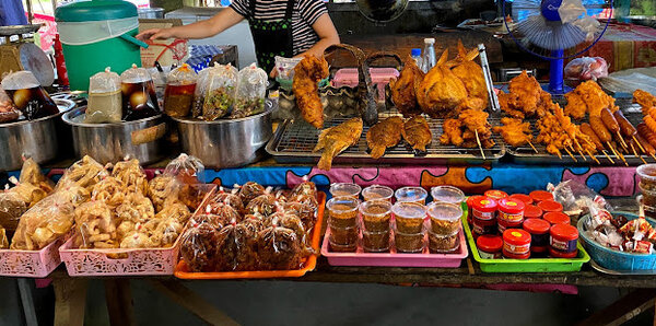 ตลาดชาวเขา ตลาดสดปางมะผ้า ร้านอาหารปรุงสุก
