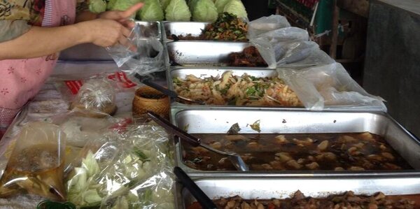 ตลาดต้นยาง ตลาดสดลำปาง ร้านอาหารปรุงสุก