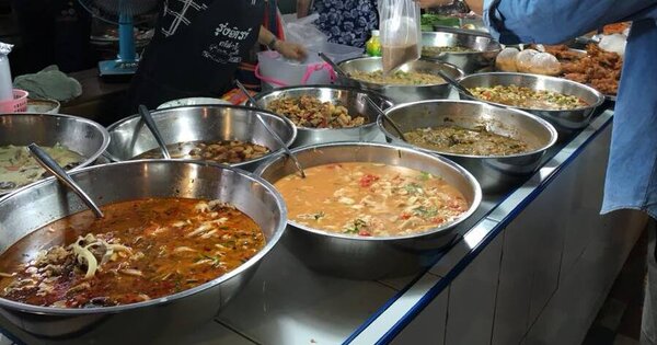 ตลาดสดสุโขทัย ตลาดสิริสุข ร้านอาหารปรุงสุก