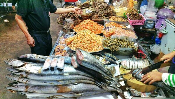 ตลาดเช้าสมุทรสงคราม ตลาดสดเทศบาลเมืองสมุทรสงคราม (ตลาดแม่กลอง) ร้านอาหารแห้งแปรรูป