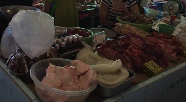 ตลาดเช้าอุตรดิตถ์ ตลาดสดวังสีสูบ ร้านเนื้อสด