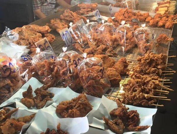 ตลาดต้นยาง ลำปาง ตลาดสดลำปาง ร้านไก่ทอด
