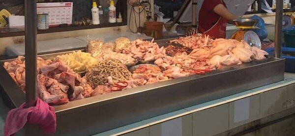 ตลาดเช้า แม่ฮ่องสอน ตลาดสายหยุด ร้านไก่สด