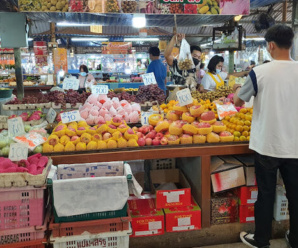 ตลาดสดสี่แยกปฐมพร ตลาดชุมพร เปิดขายทุกวัน เวลา 11.00–20.00 น.
