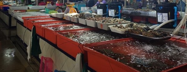 ตลาดสดบันซ้าน ร้านของทะเล