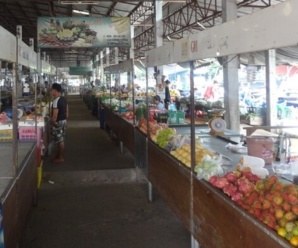 ตลาดสดร้อยเอ็ด ตลาดสดเทศบาลตำบลชัยวารี อยู่ใกล้สำนักงานสาธารณสุขอำเภอโพธิ์ชัย