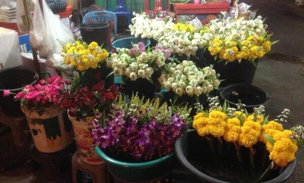 ตลาดเทศบาล 3 พิษณุโลก ตลาดเช้า พิษณุโลก ร้านดอกไม้