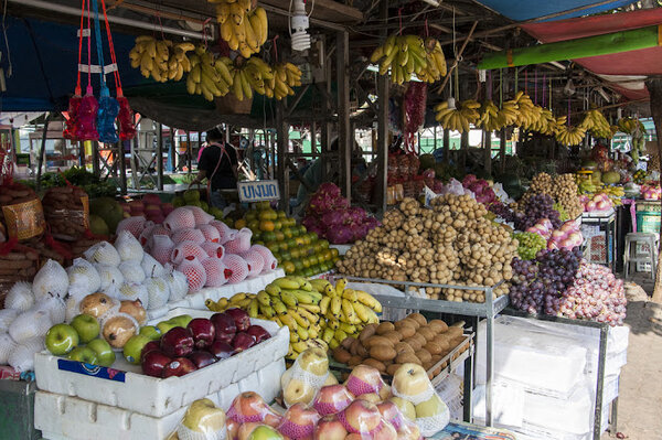 ตลาดสดเทศบาล 3 จ.ขอนแก่น ร้านผลไม้