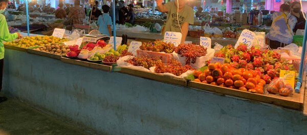 ตลาดสดดอยหล่อ ร้านผลไม้