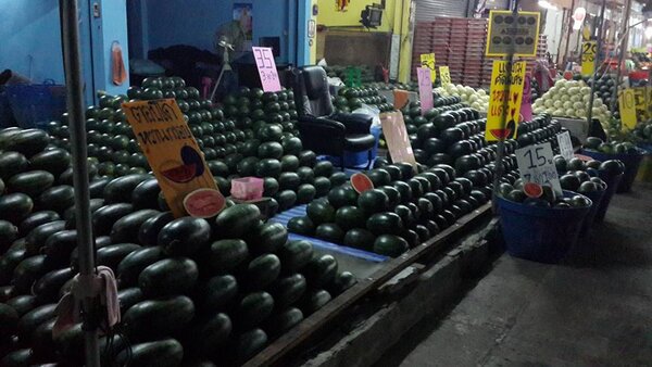 ตลาดเกษตรสุวพันธุ์ ตลาดเกษตร อ่างทอง ร้านผลไม้