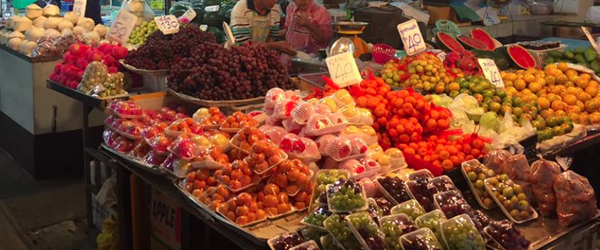 ตลาดสดเทศบาลตำบลบ้านดู่ ตลาดบ้านดู่ เชียงราย ร้านผลไม้