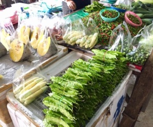 ตลาดตะกั่วป่า ตลาดสดเทศบาลเมืองตะกั่วป่า ใกล้กับถนนสายวัฒนธรรมตะกั่วป่า