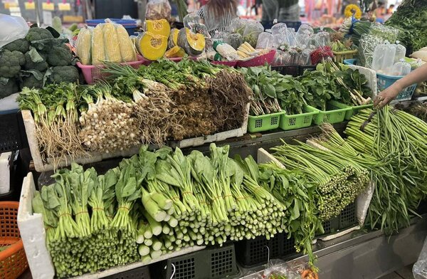 ตลาดสดไอยรา จ.ปทุมธานี ร้านผัก