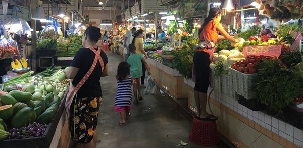 ตลาดสดบันซ้าน ป่าตอง ร้านผัก