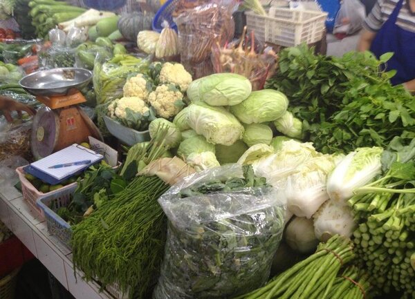 ตลาดสดเอี่ยมสมบัติ ร้านผัก