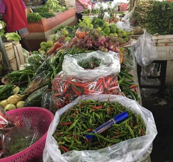 ตลาดผัก ผลไม้ ร้านผักพื้นบ้าน