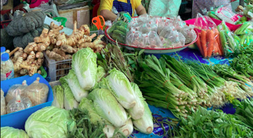 ตลาดสดเทศบาลตำบลท่าอุเทน ตลาดสดนครพนม ร้านผักสด