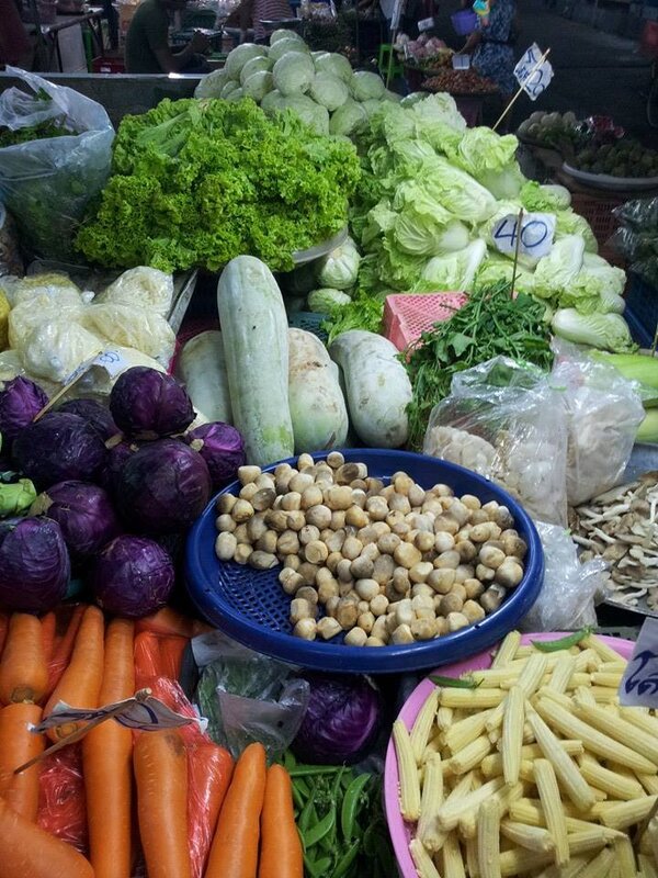 ตลาดสดรามอินทรา ตลาดสายเนตร ร้านผักสด