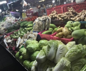 ตลาดสดปทุมธานี ตลาดสะพานแดง อยู่ใกล้สะพานแดง คลองรังสิต