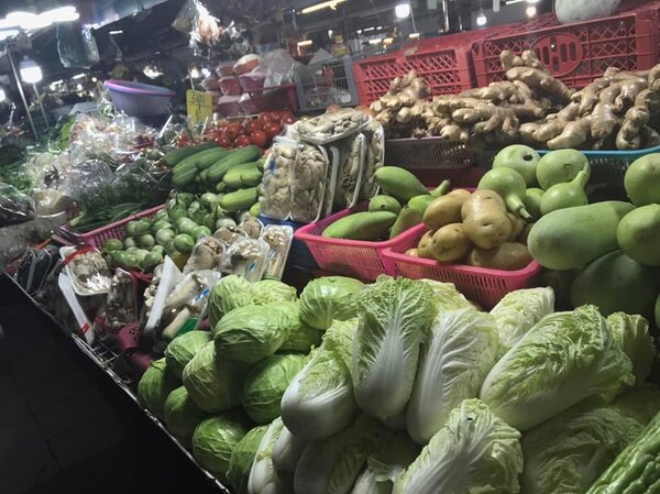 ตลาดสะพานแดง ตลาดเช้าปทุมธานี ร้านผักสด