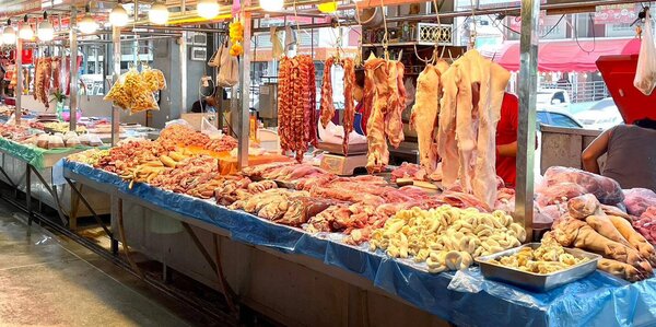 ตลาดไอยรา ร้านหมูสด