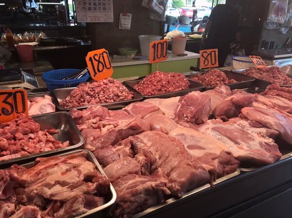 ตลาดเช้าปทุมธานี ตลาดสะพานแดง ร้านหมูสด